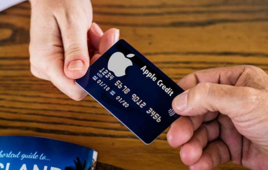 Apple выпустит пластиковую карту