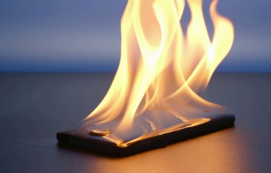 Новый вирус буквально сжигает смартфоны 