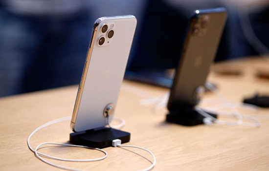 Начался дефицит iPhone: Apple не продает больше двух устройств в одни руки
