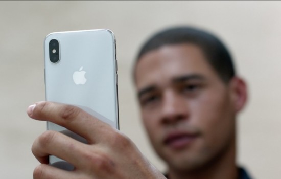 Face ID на iPhone X взломали с помощью маски