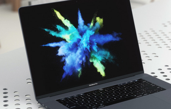 Apple разрабатывает MacBook с безрамочным OLED-дисплеем 