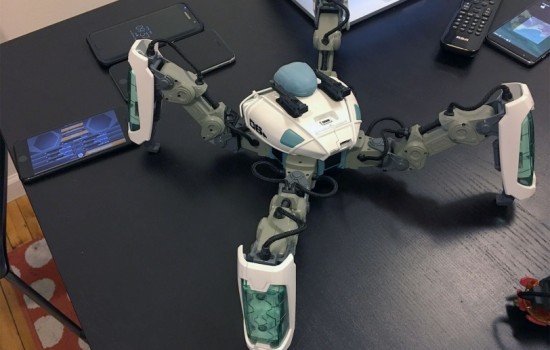 MekaMon – боевой робот, управляемый смартфоном