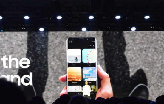 Оболочка Samsung One UI позволит использовать большие смартфоны одной рукой