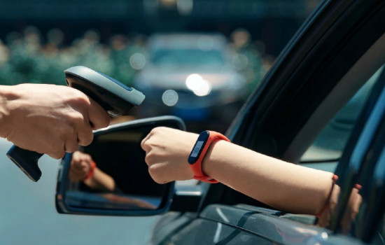 Xiaomi официально представила фитнес-браслет Xiaomi Mi Band 4