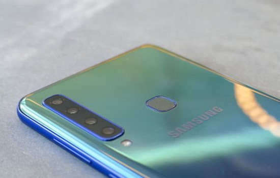 Samsung Galaxy A9 (2018) – первый смартфон с четырьмя задними камерами