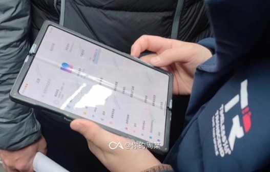 Складное устройство Xiaomi появилось на живых фото