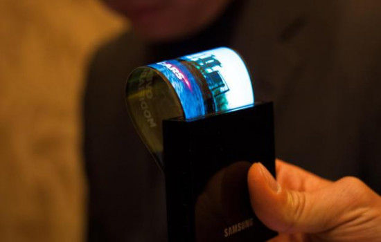 Samsung поймал поставщика на продаже своих гибких дисплеев китайцам