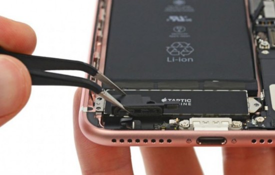 Разбор iPhone 7 показал, какой компонент занял место разъема для наушников