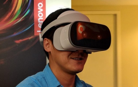Lenovo выпустил автономную VR-гарнитуру для школ и университетов