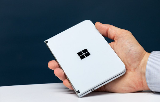 Microsoft открыл предзаказы на двухэкранный смартфон Surface Duo 
