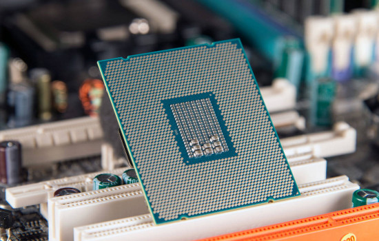 Первые 8-ядерные процессоры Intel будут выпущены в октябре