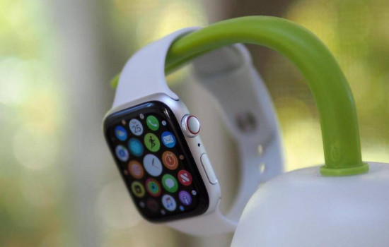 Apple Watch 5 получит титановый и керамический корпуса