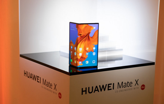 Huawei представил гибкий смартфон-планшет Mate X