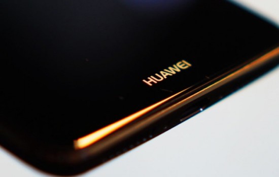 Huawei первым выпустит гибкий складной смартфон