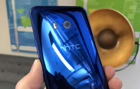 «Сжимаемый» HTC 11 поступит в Россию с 6 ГБ оперативной памяти