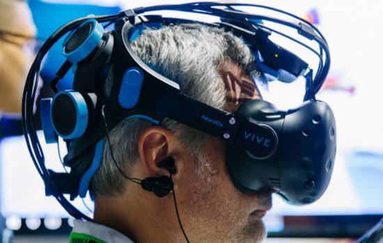 Новая VR-гарнитура управляется силой мысли