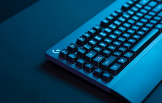 Logitech представил новую клавиатуру, мышь и огромный коврик к мыши