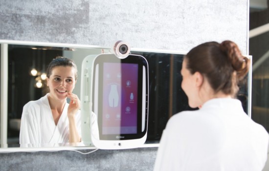 Умное зеркало HiMirror следит за вашим здоровьем и красотой