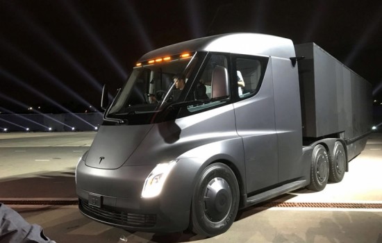 Tesla представил электрический грузовик