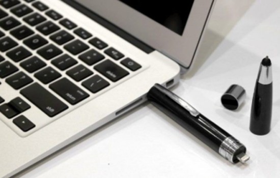 Ручка ChargeWrite предлагает пауэрбанк, стилус и флэш-память