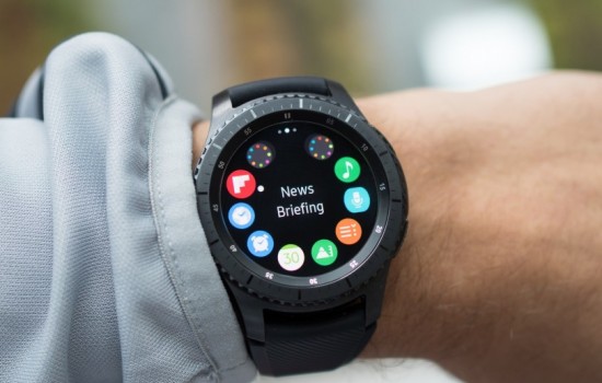 Смарт-часы Samsung Gear могут получить боковой дисплей
