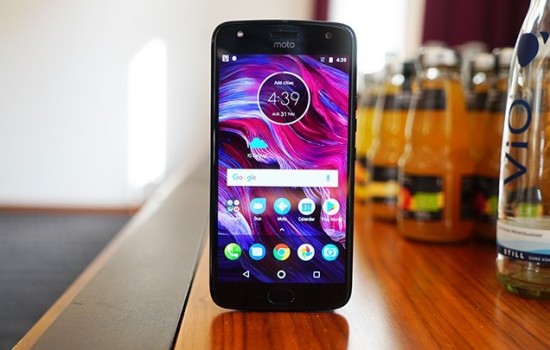 К Android One присоединяется Moto X4