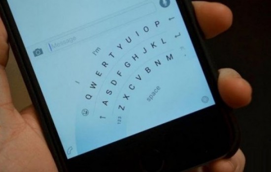 Клавиатура Microsoft для iPhone позволяет удобно набирать одной рукой