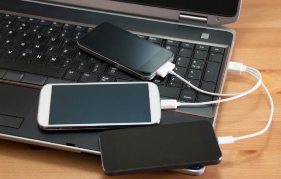 Лаборатория Касперского: опасно заряжать смартфон через USB