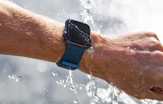 Apple Watch 6 будут определять качество воды и спасать от утопления