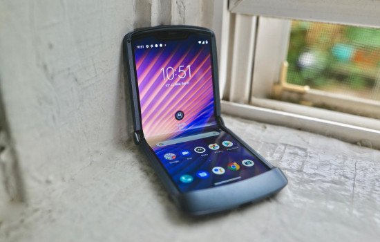 Motorola представила новый складной 5G-смартфон Razr 