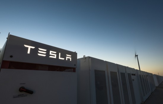 Tesla построила самую большую батарею в мире