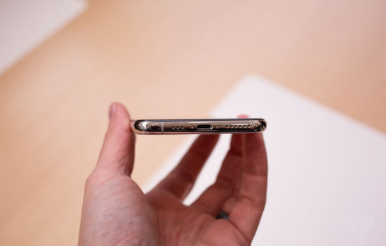 Еврокомиссия заставляет Apple отказаться от порта Lightning в iPhone
