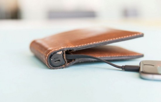 Бумажник Nomad может заряжать iPhone в любое время