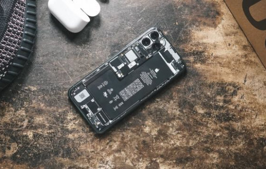 Будущие iPhone получат большие батареи благодаря AirPods 