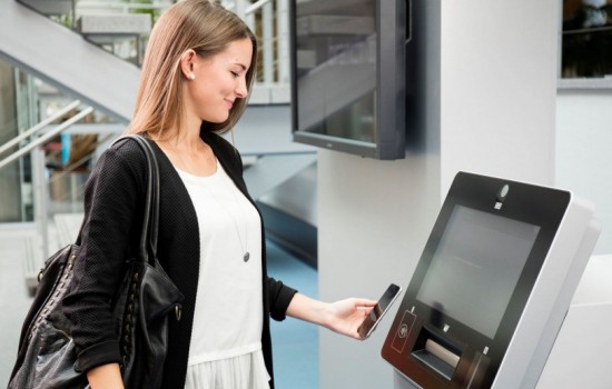 Смартфоны научились снимать деньги с банкоматов