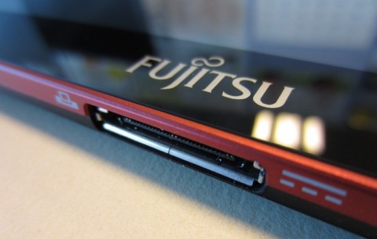 Fujitsu представил носимый гаджет-переводчик