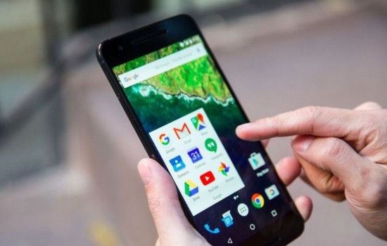 Google может пристыдить производителей и операторов за медленное обновление Android