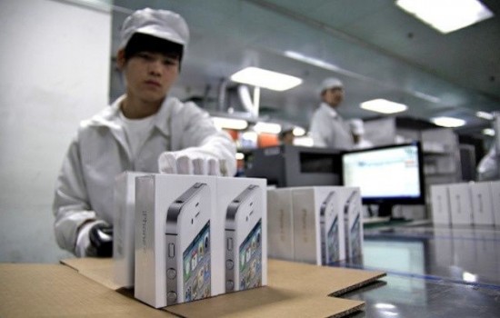 Менеджер завода Foxconn украл 5700 смартфонов iPhone