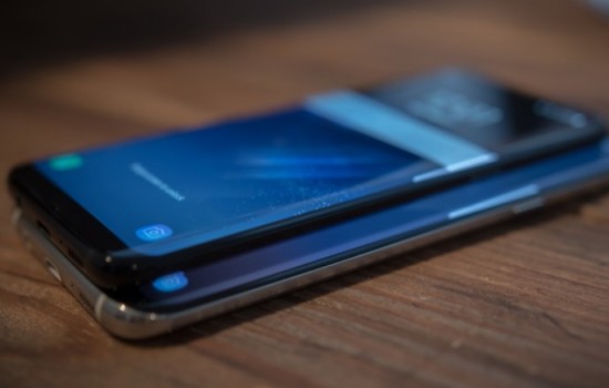 Будущие смартфоны Samsung могут иметь два дисплея