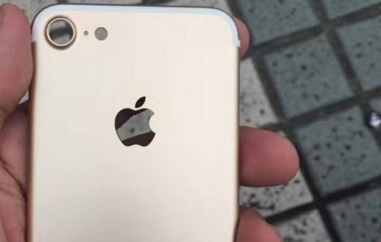 Продажи iPhone 7 и 7 Plus начнутся 16 сентября и никакой третьей модели