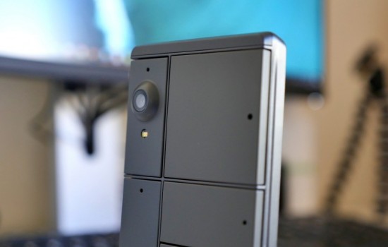 Появились фотографии реального модульного смартфона Ara от Google