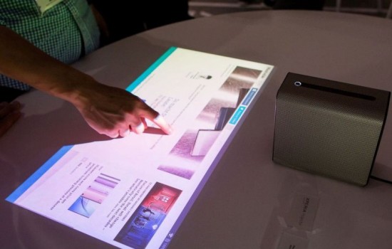 Проектор Sony Xperia превращает любую поверхность в сенсорный экран