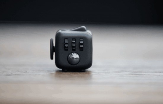 Fidget Cube – игрушка для офисных непосед