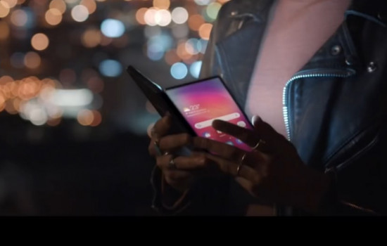 Гибкий смартфон Samsung показали на видео