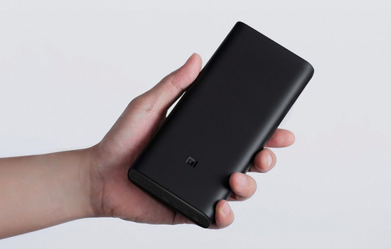 Недорогой пауэрбанк Xiaomi Mi Power Bank 3 Pro на 20 000 мАч заряжает ноутбуки